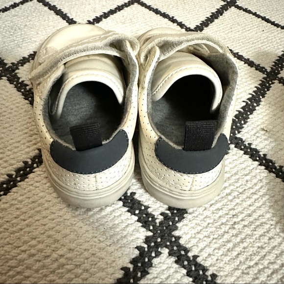 Lot of Pre-owned boy’s shoes sizes 6 / 7 / 8 - Picture 8 of 12